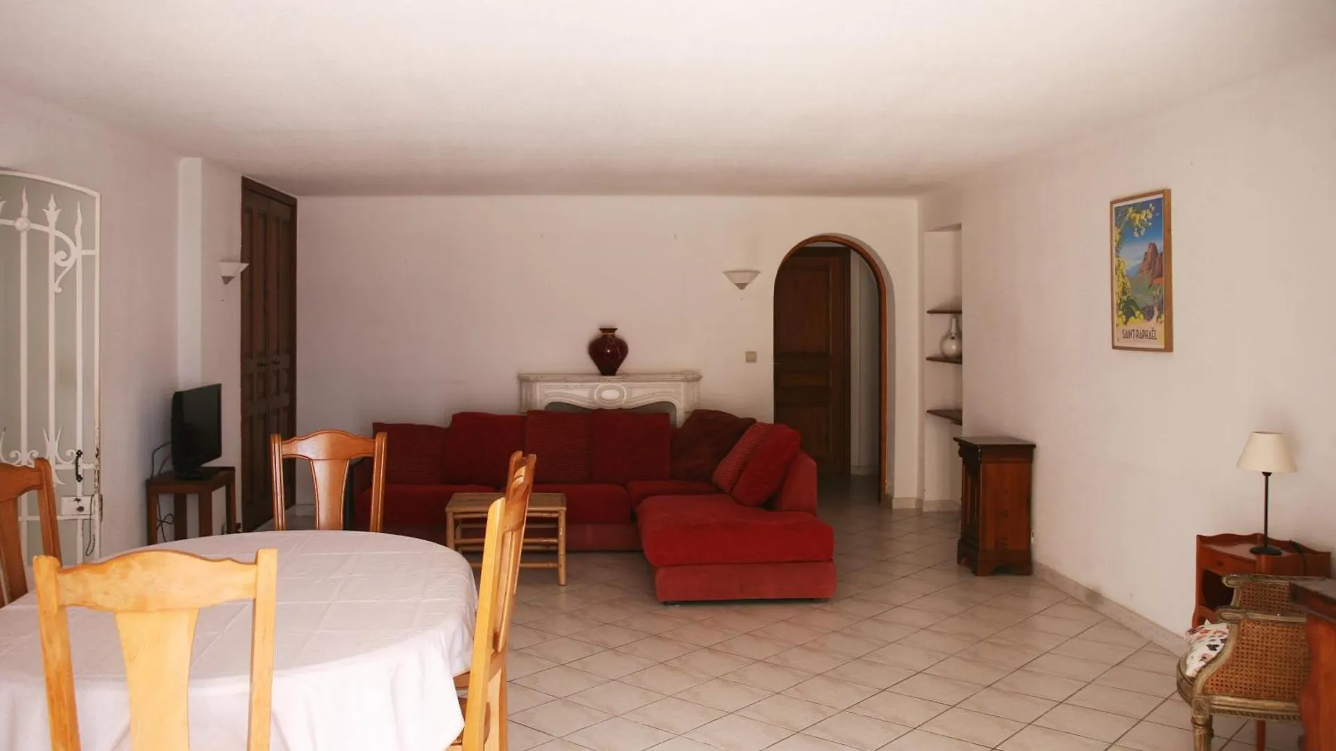 Charmant F5 A Saint Raphael contacts